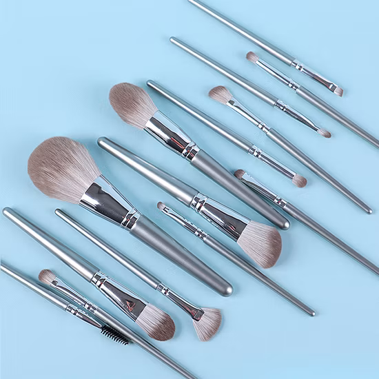 4 en 1 Cepillo de cejas Herramientas de maquillaje Pluma mágica Juego de maquillaje de pinceles coloridos
